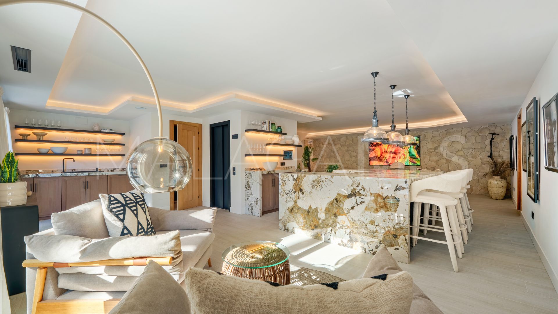 Villa for sale in Nueva Andalucia