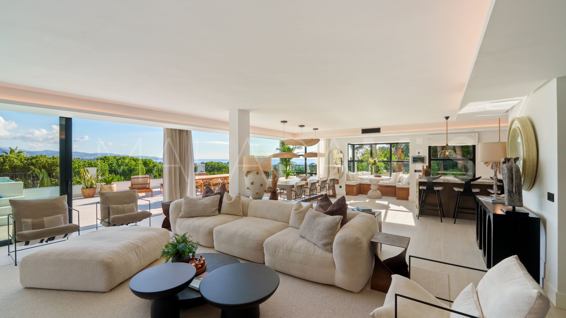 Villa for sale in Nueva Andalucia