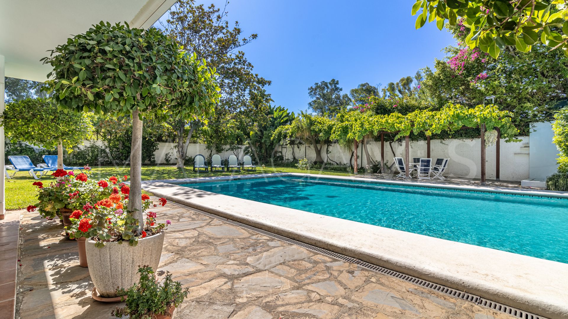 For sale 5 bedrooms villa in Cancelada