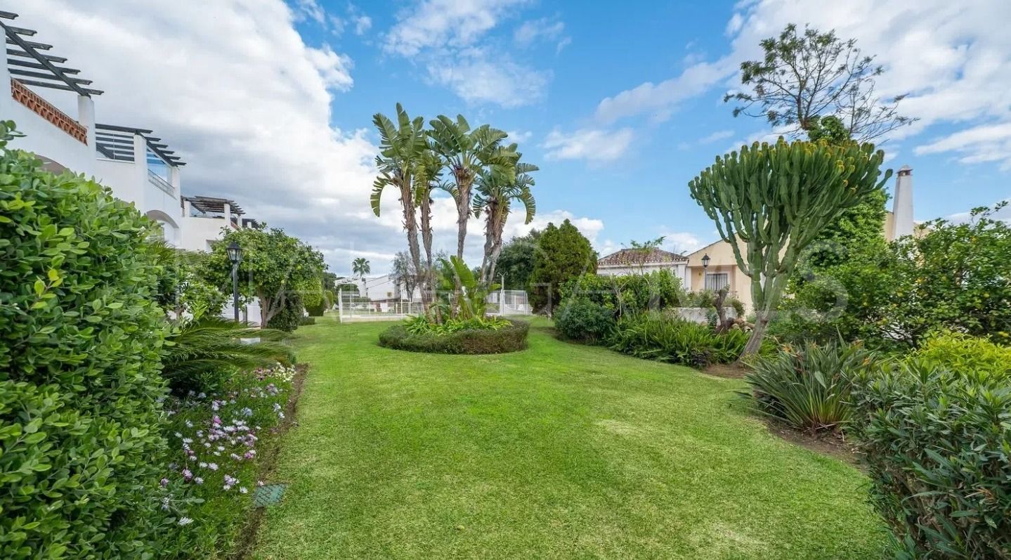 Adosado with 3 bedrooms a la venta in Costabella