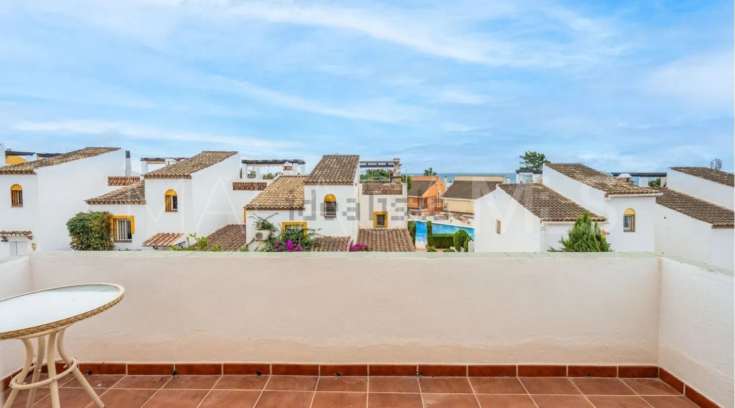 Adosado with 3 bedrooms a la venta in Costabella