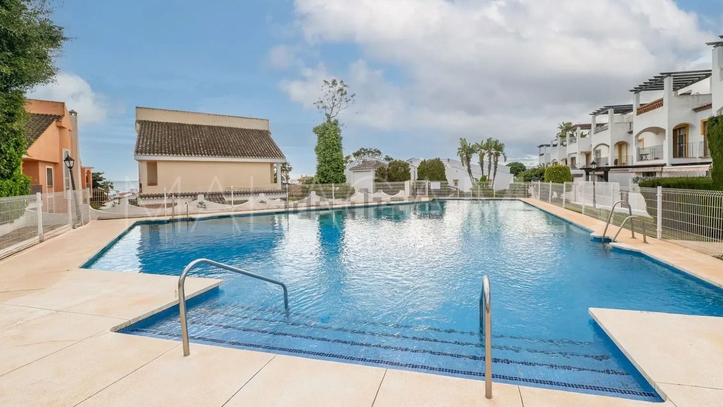 Adosado with 3 bedrooms a la venta in Costabella