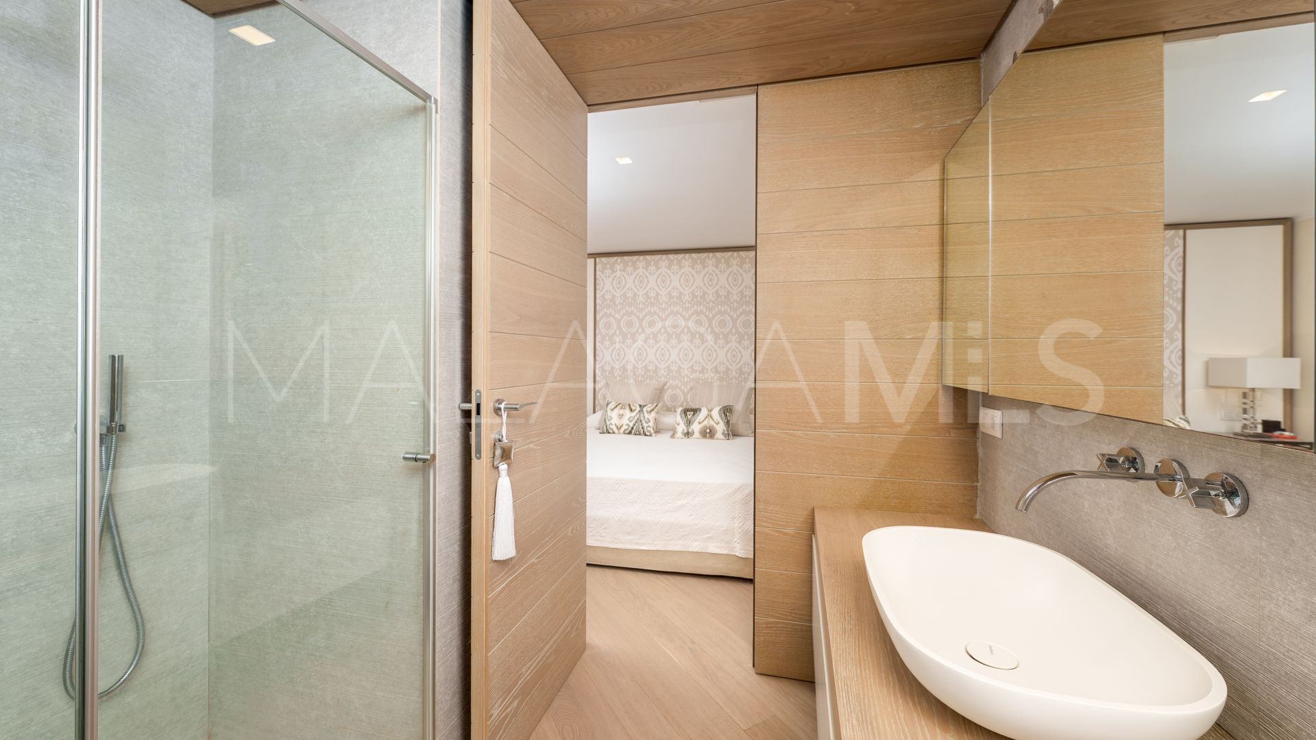 For sale penthouse with 3 bedrooms in El Oasis Club