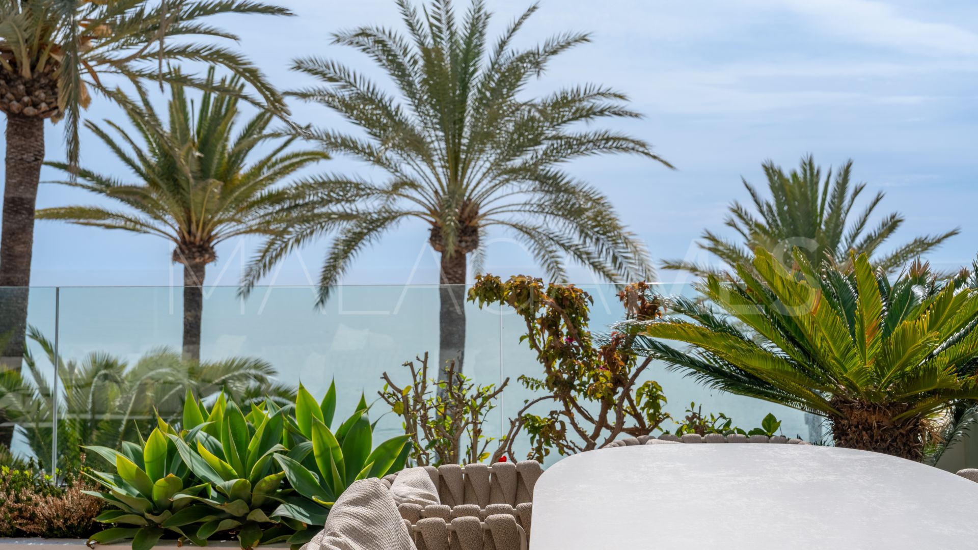 For sale penthouse with 3 bedrooms in El Oasis Club