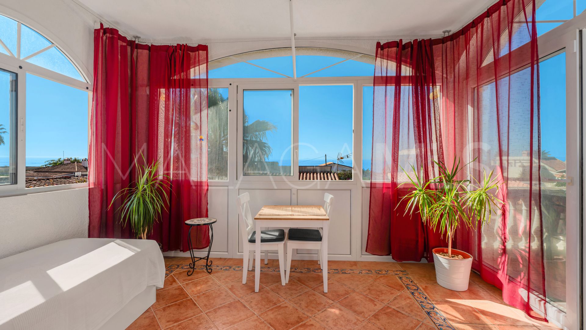 Villa for sale in Elviria