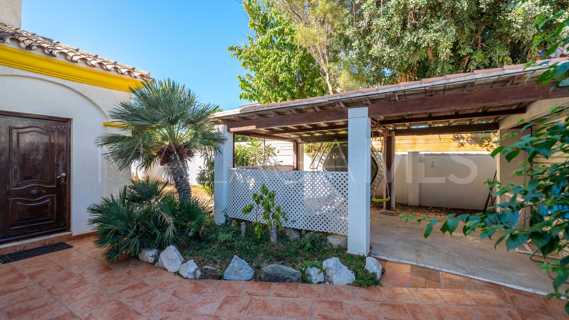 Villa for sale in Elviria