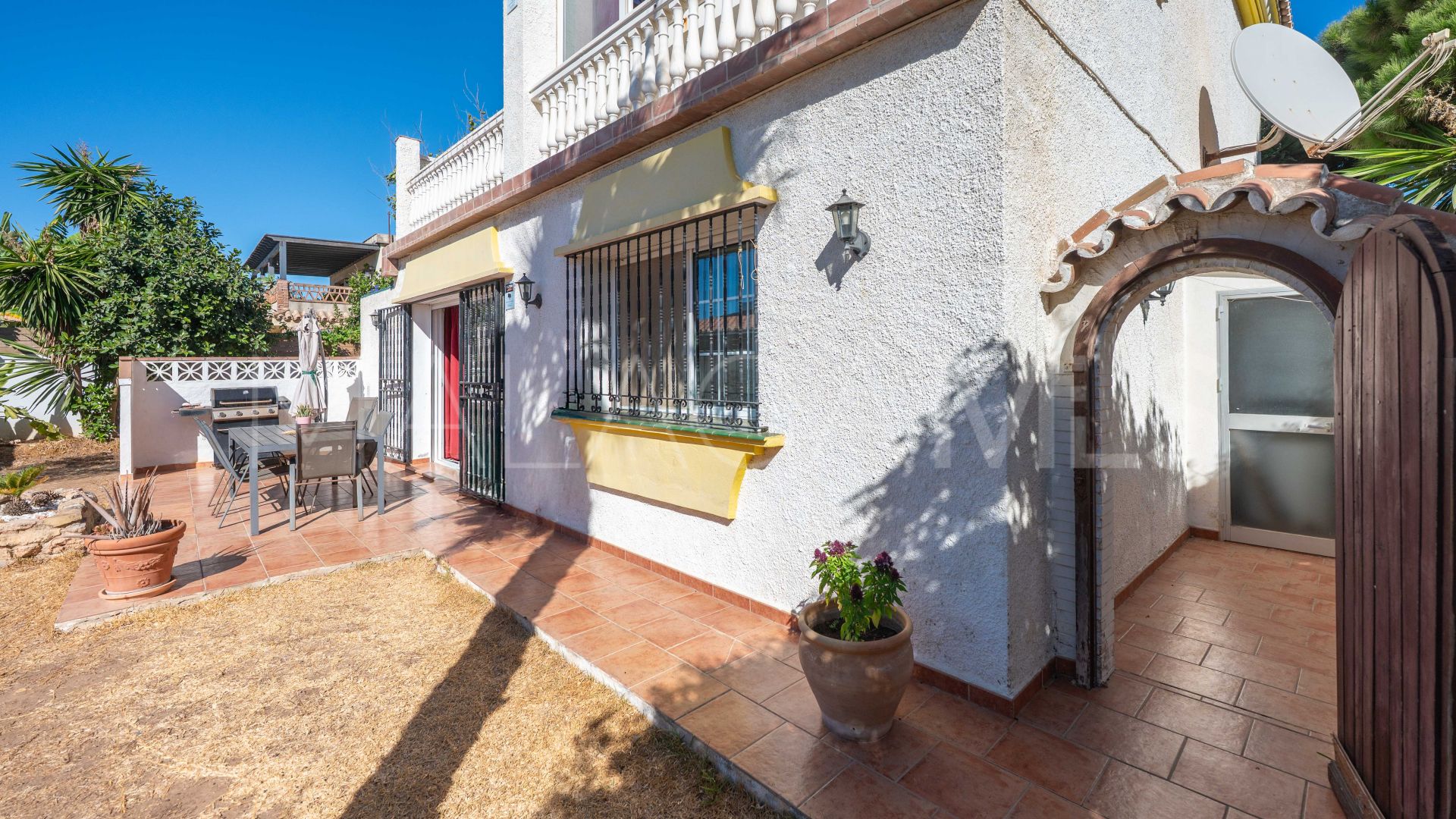 Villa for sale in Elviria