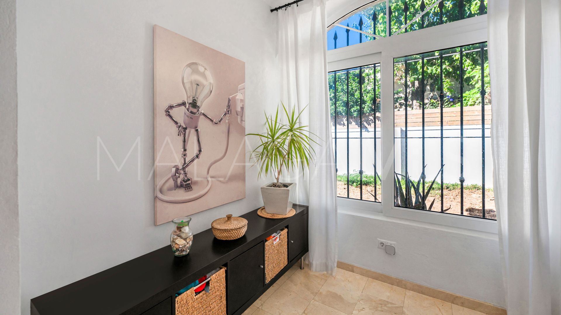 Villa for sale in Elviria