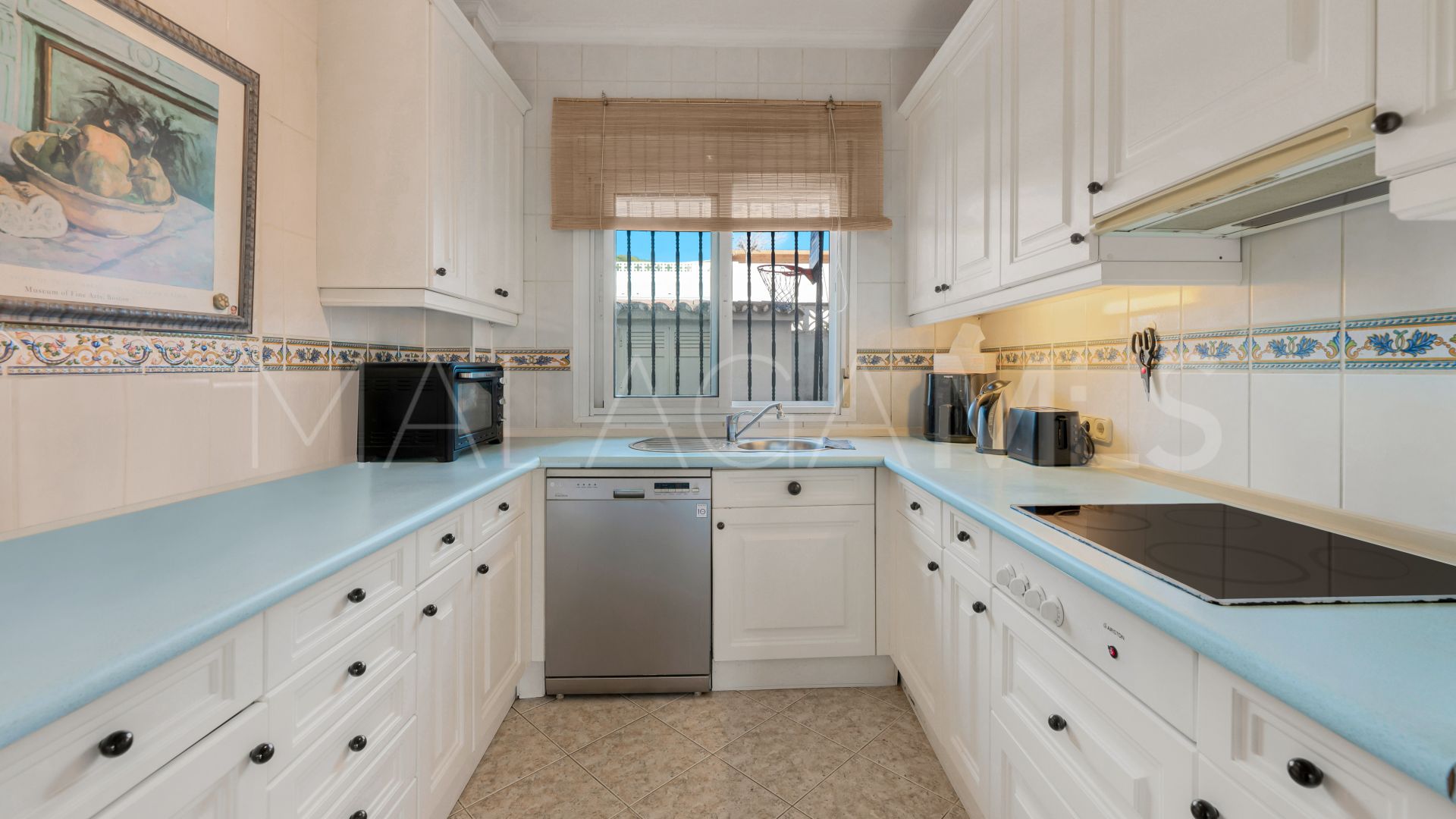Villa for sale in Elviria