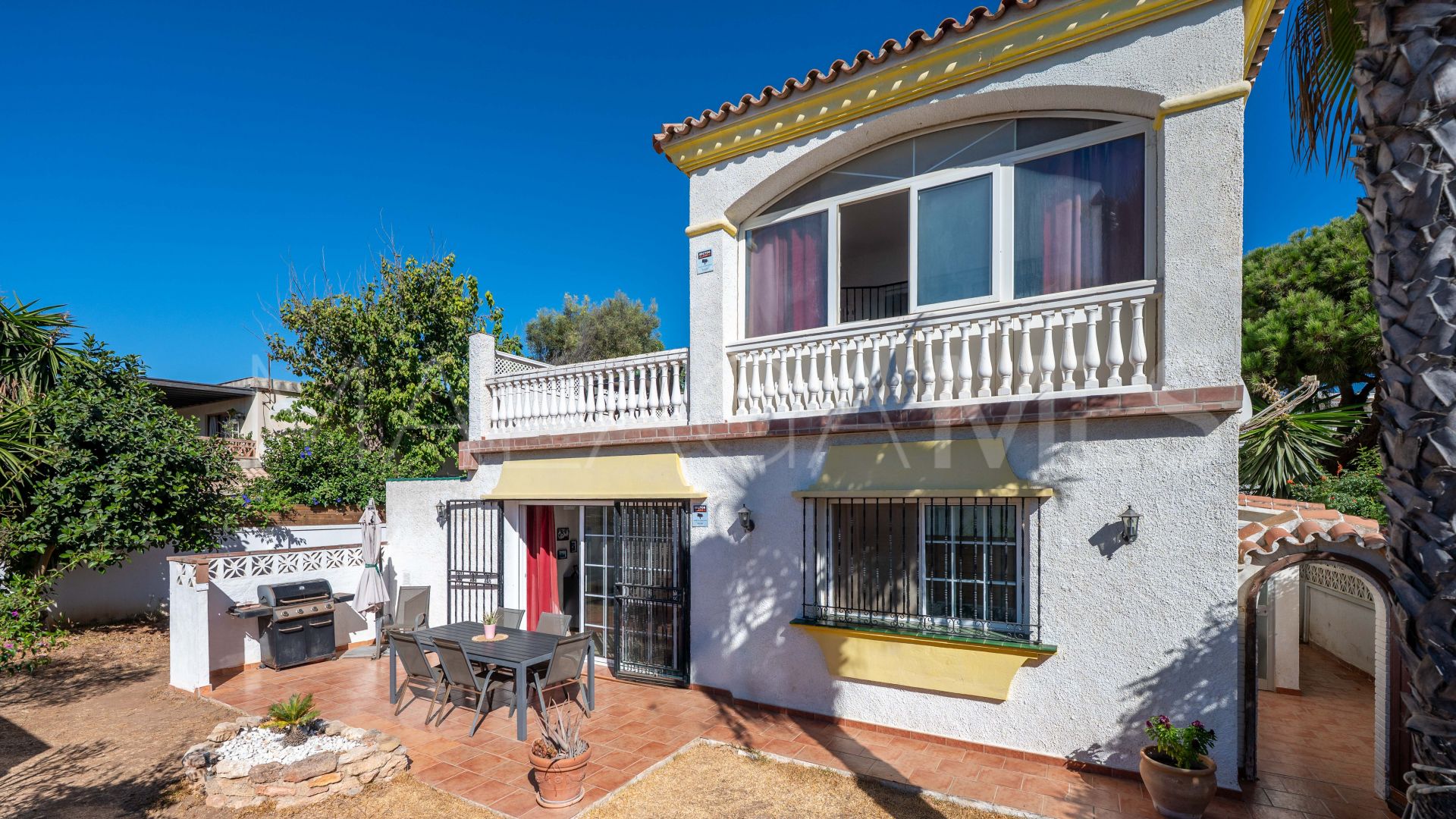 Villa for sale in Elviria