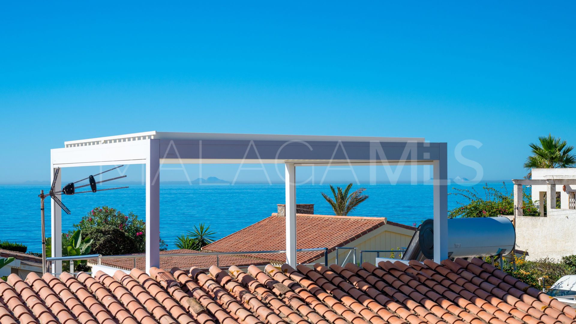 Villa for sale in Elviria