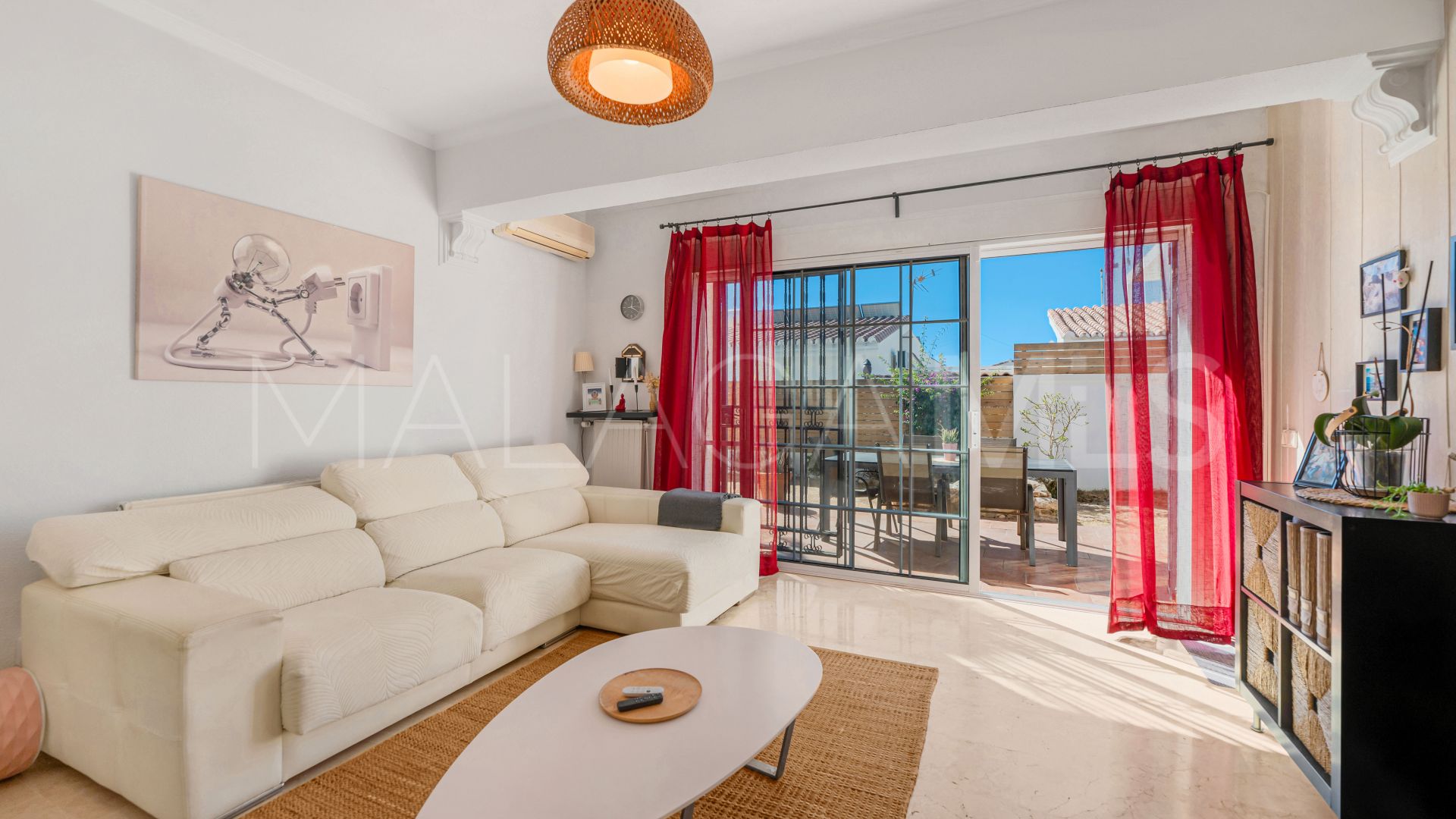 Villa for sale in Elviria
