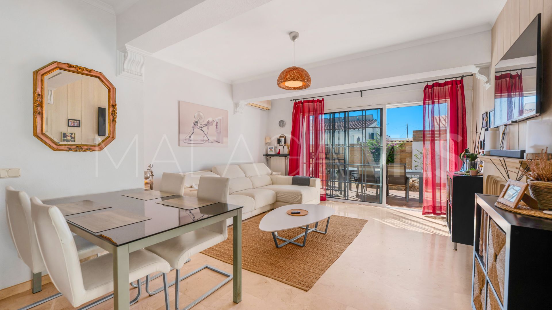 Villa for sale in Elviria