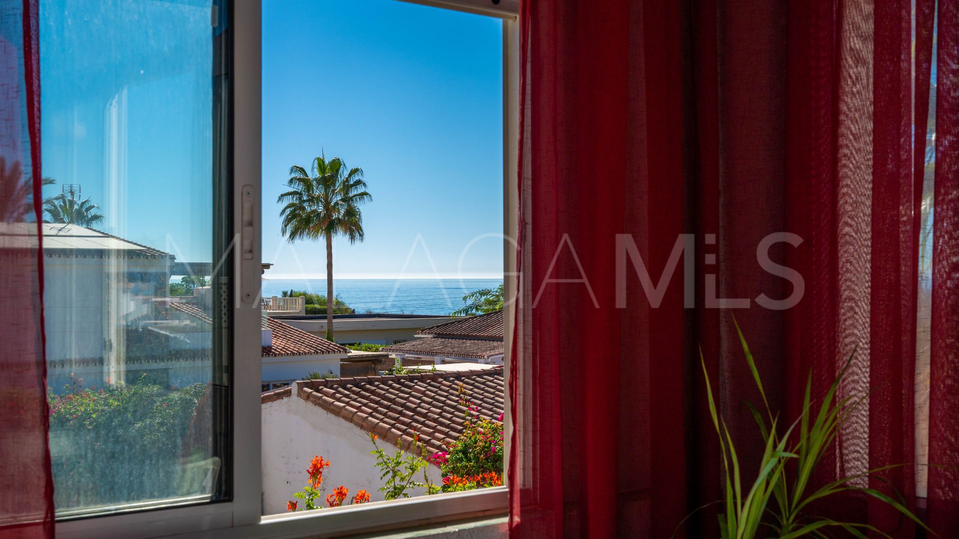 Villa for sale in Elviria