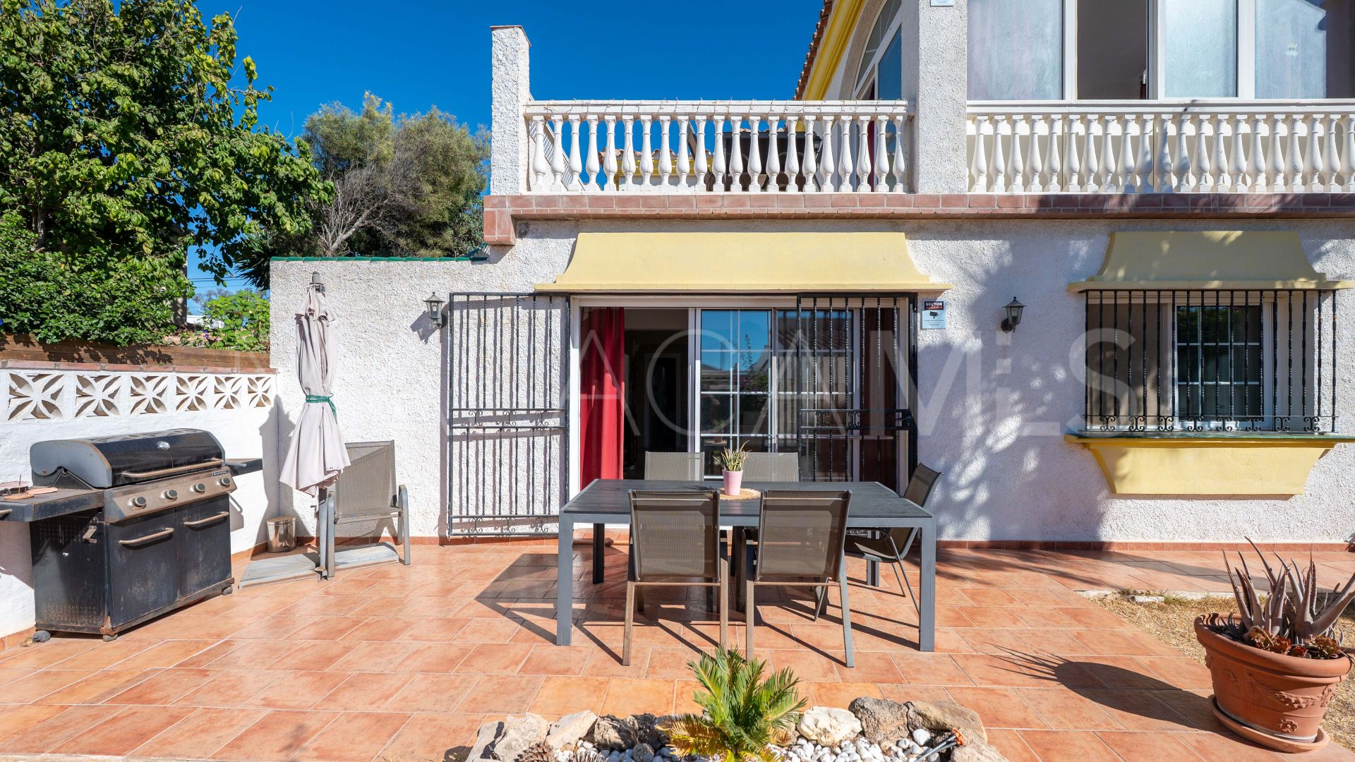 Villa for sale in Elviria