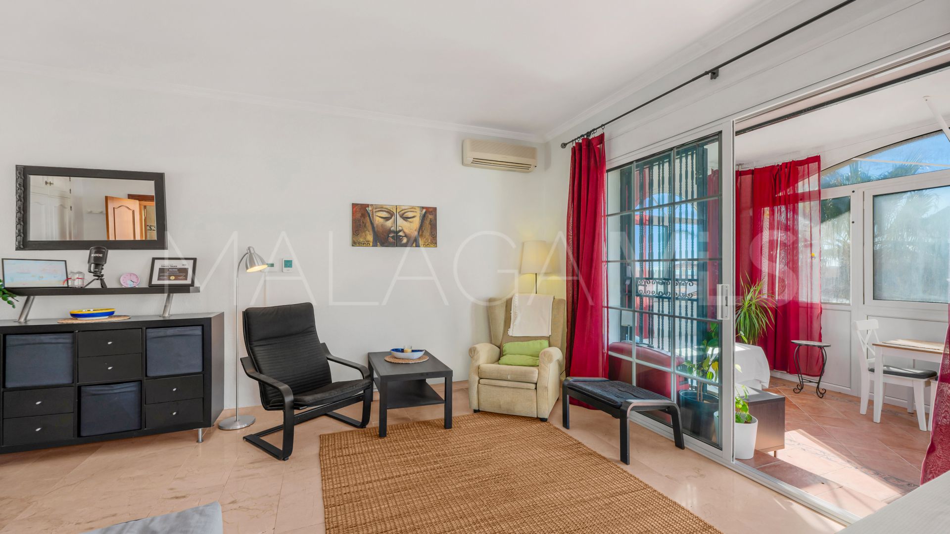 Villa for sale in Elviria