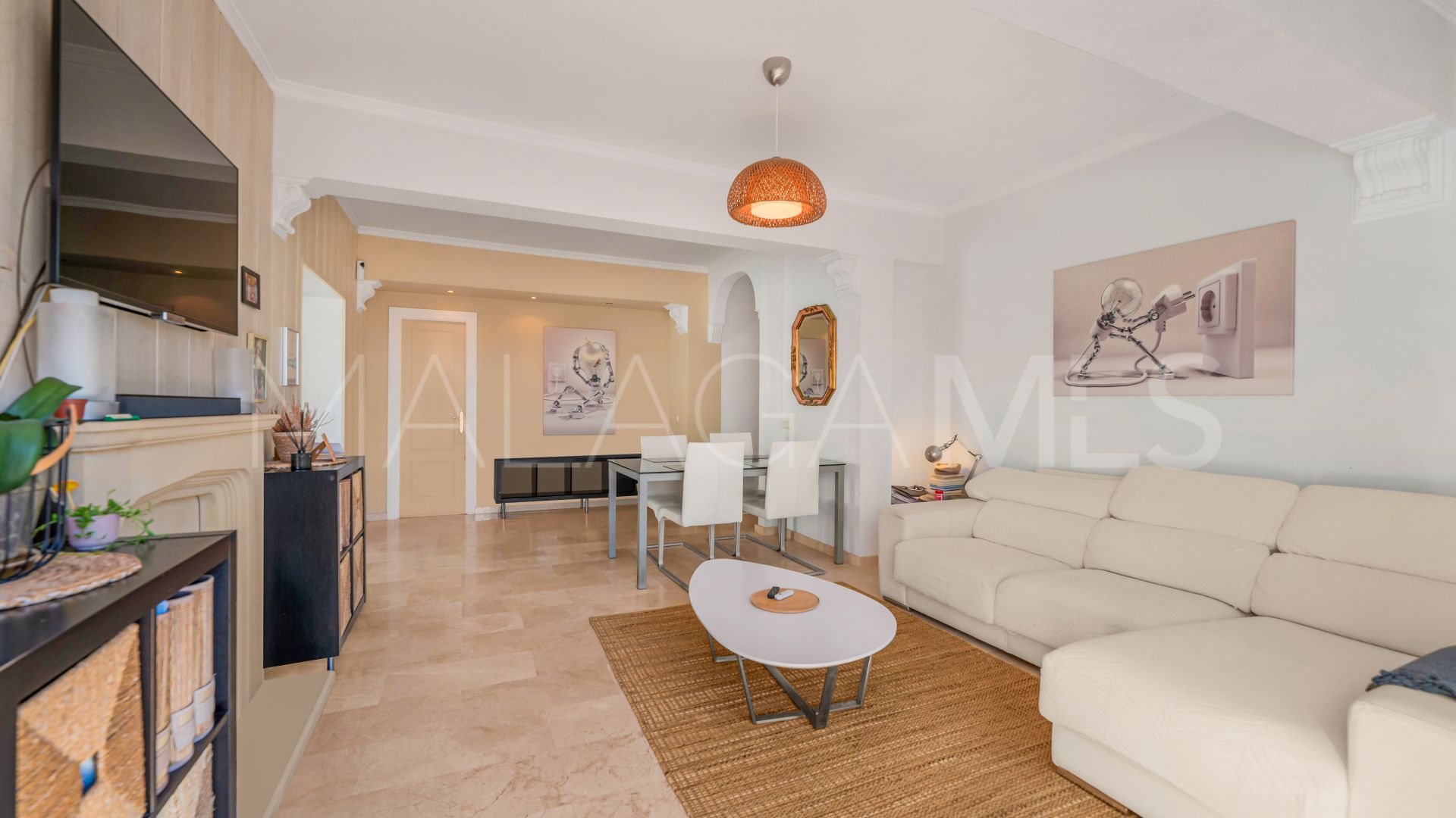 Villa for sale in Elviria