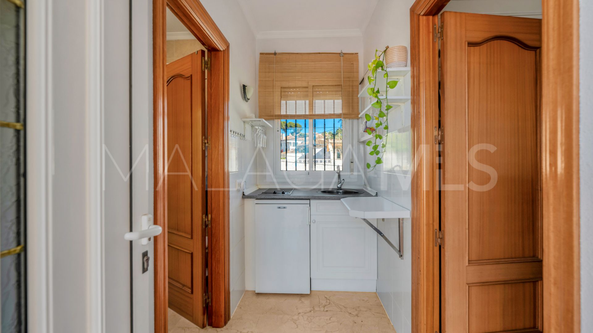 Villa for sale in Elviria