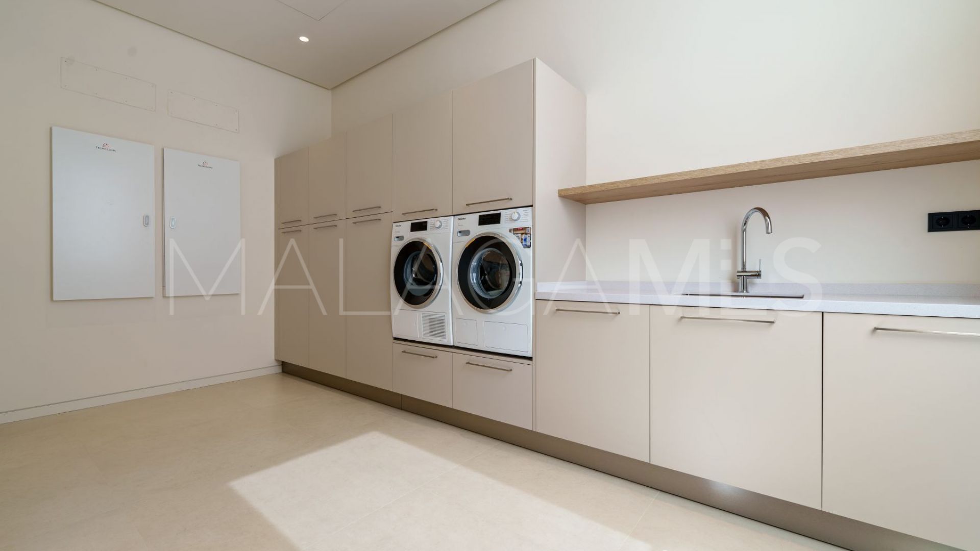 Se vende villa in Monte Paraiso with 5 bedrooms