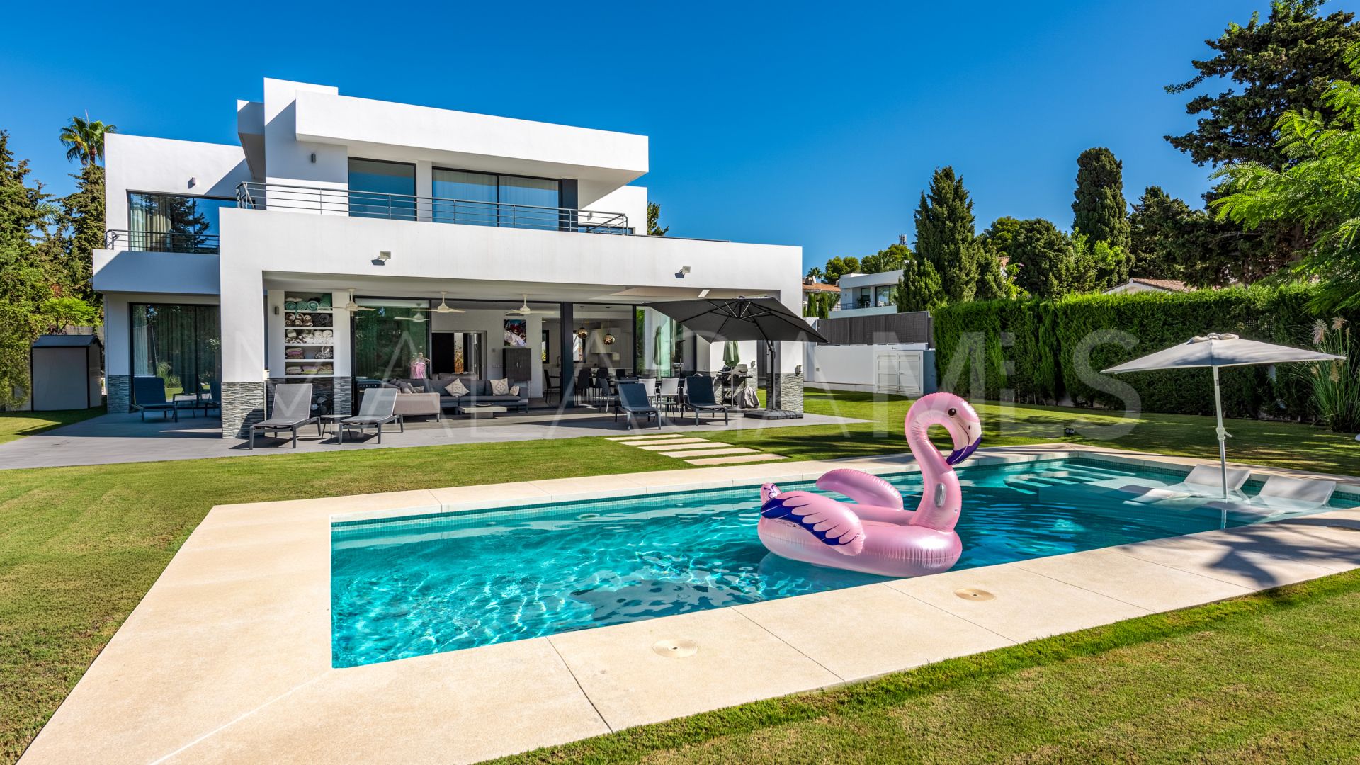 For sale villa with 4 bedrooms in Beach Side New Golden Mile