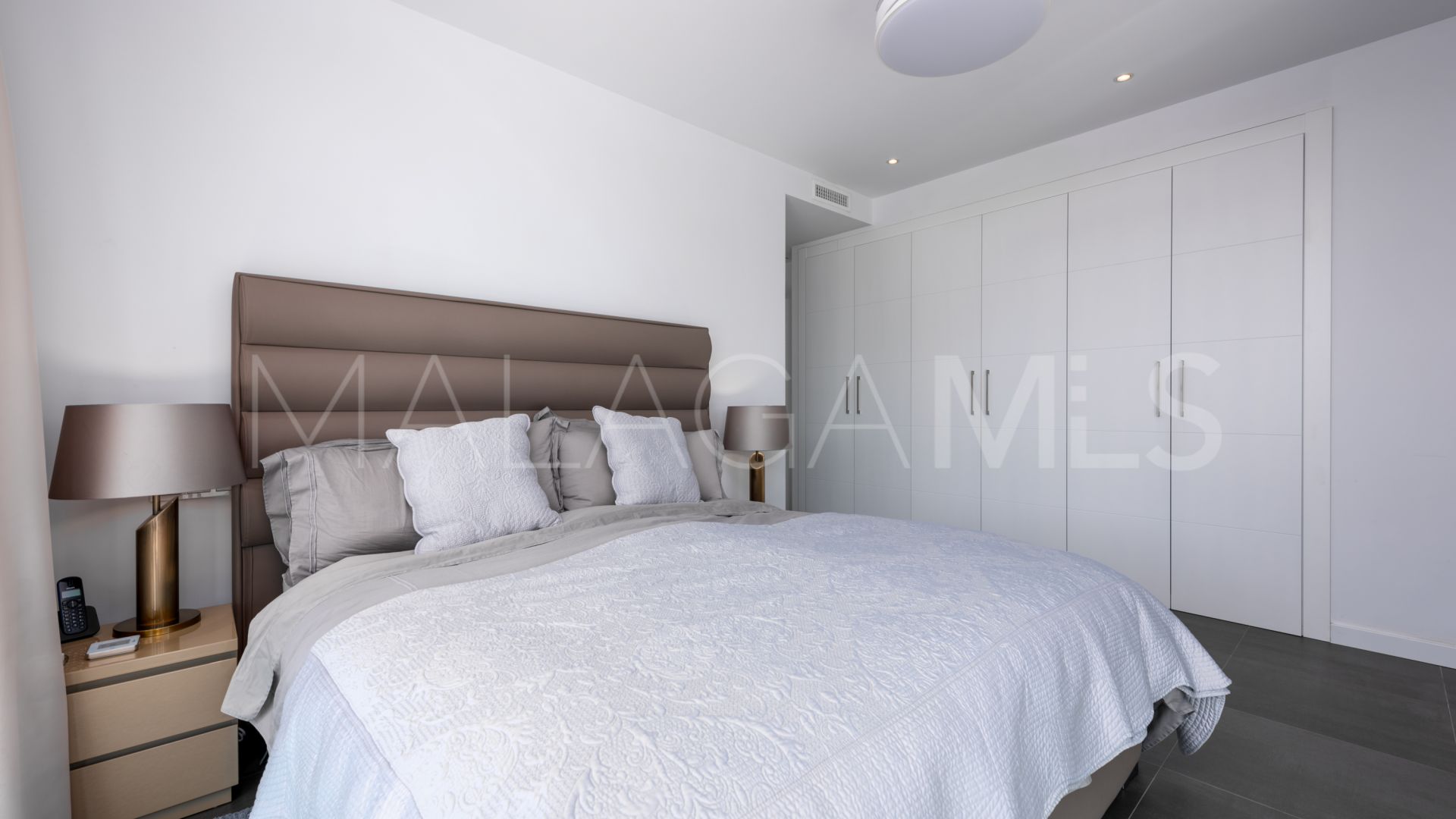 For sale villa with 4 bedrooms in Beach Side New Golden Mile