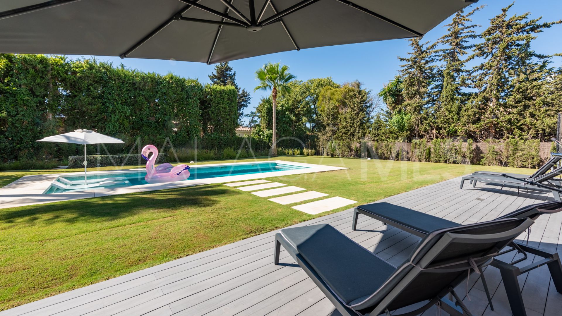 For sale villa with 4 bedrooms in Beach Side New Golden Mile