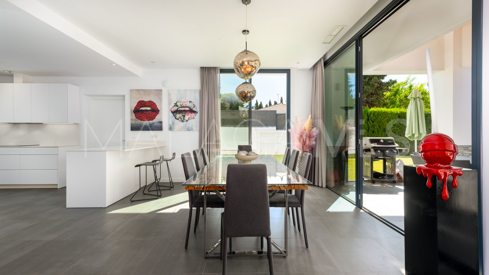 For sale villa with 4 bedrooms in Beach Side New Golden Mile