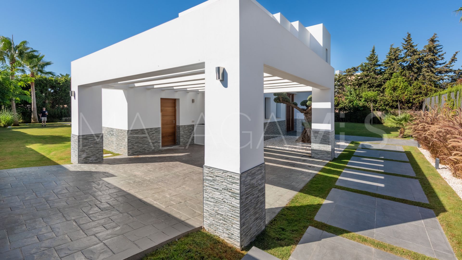 For sale villa with 4 bedrooms in Beach Side New Golden Mile