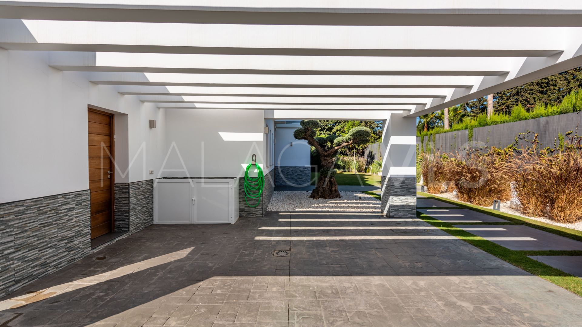 For sale villa with 4 bedrooms in Beach Side New Golden Mile