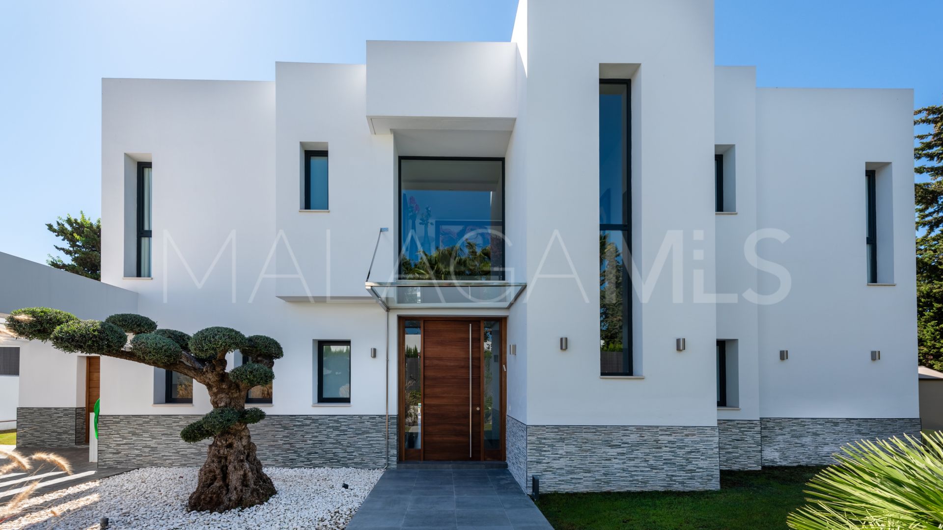 For sale villa with 4 bedrooms in Beach Side New Golden Mile