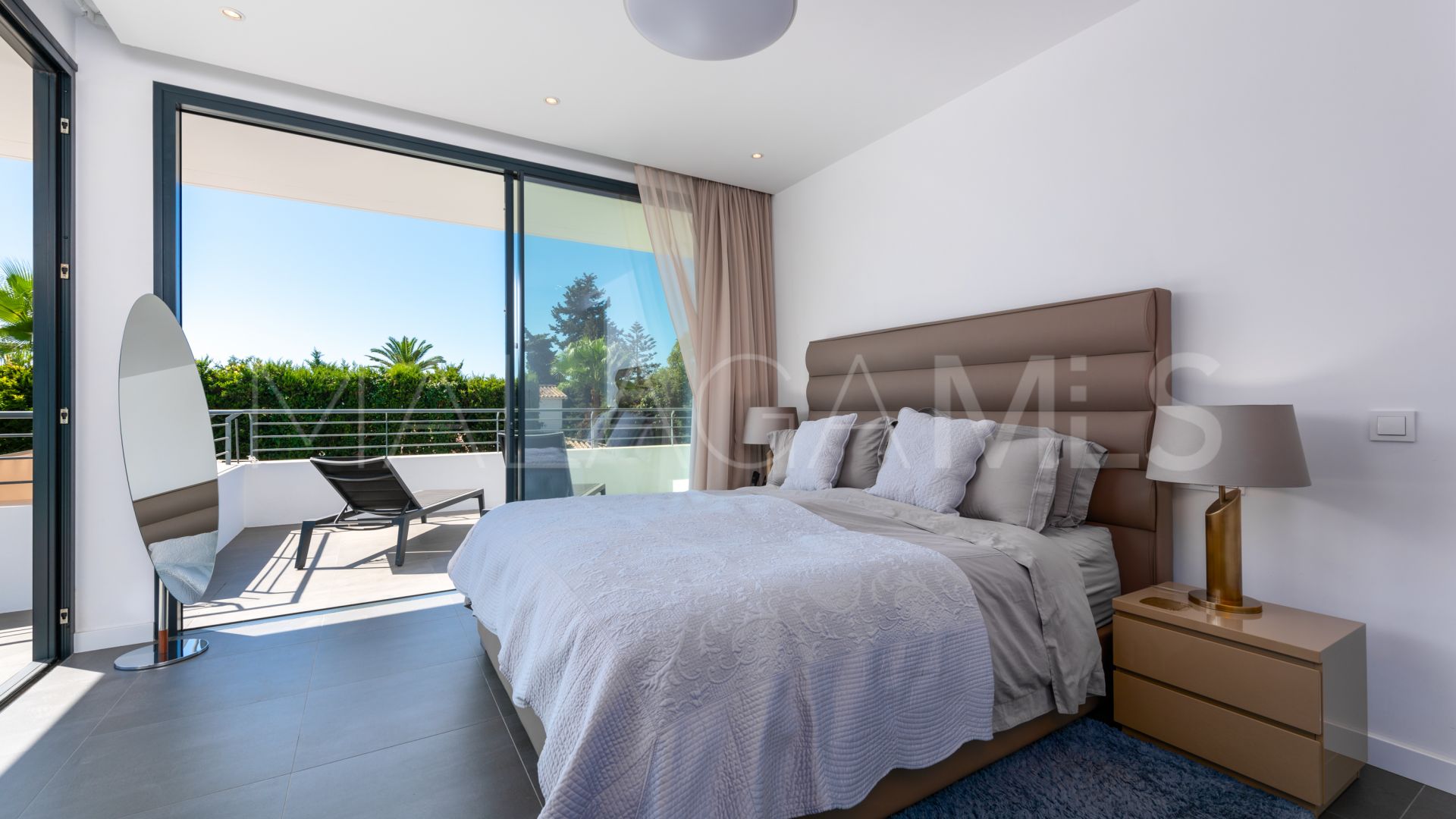 For sale villa with 4 bedrooms in Beach Side New Golden Mile