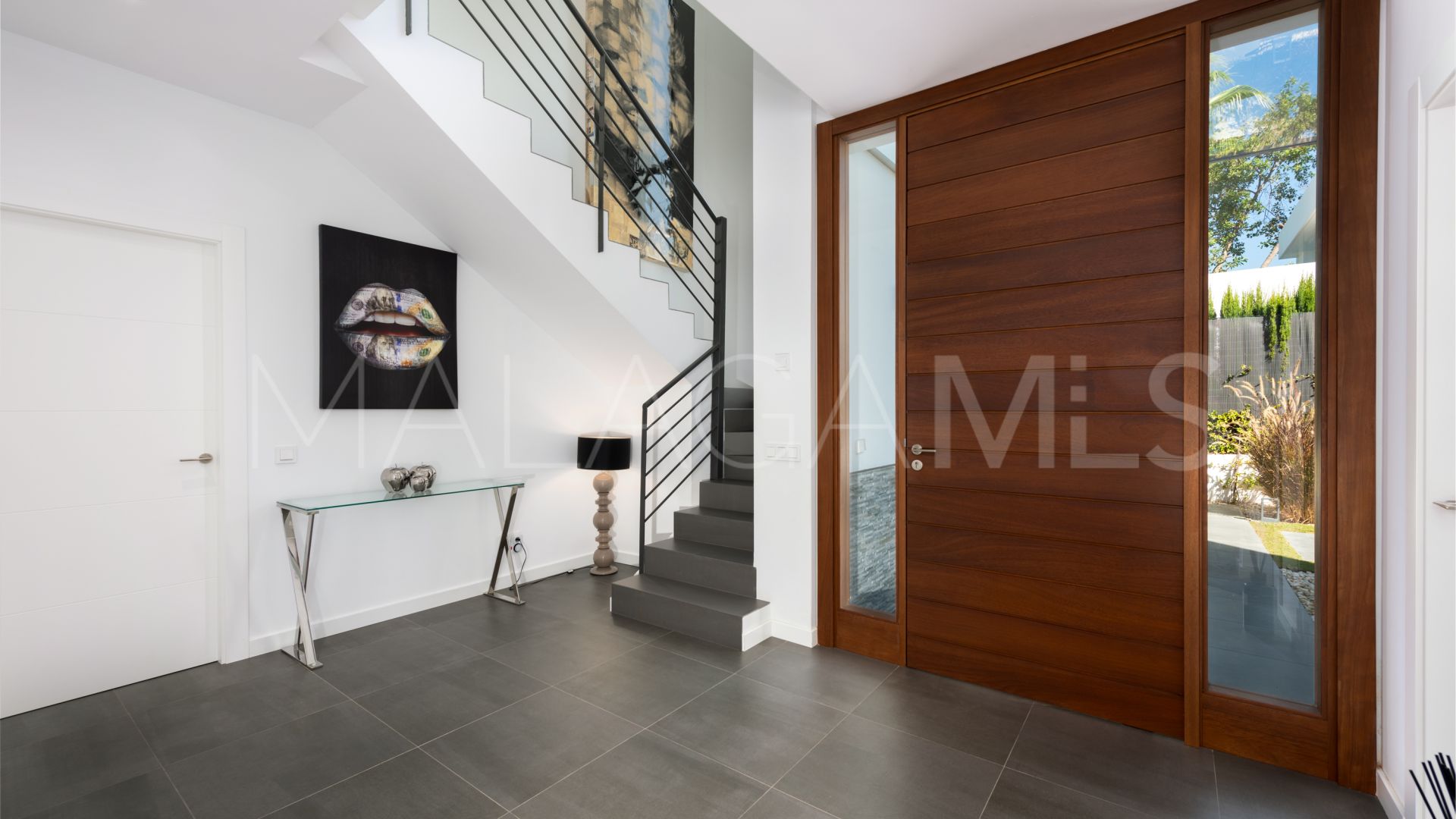 For sale villa with 4 bedrooms in Beach Side New Golden Mile