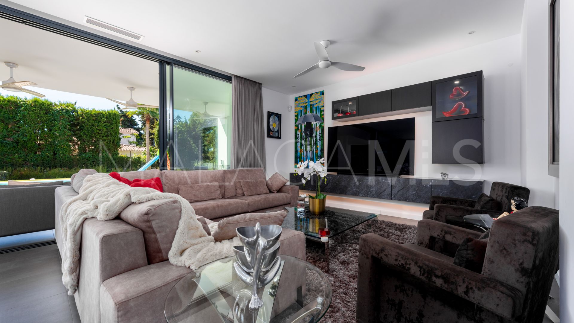 For sale villa with 4 bedrooms in Beach Side New Golden Mile