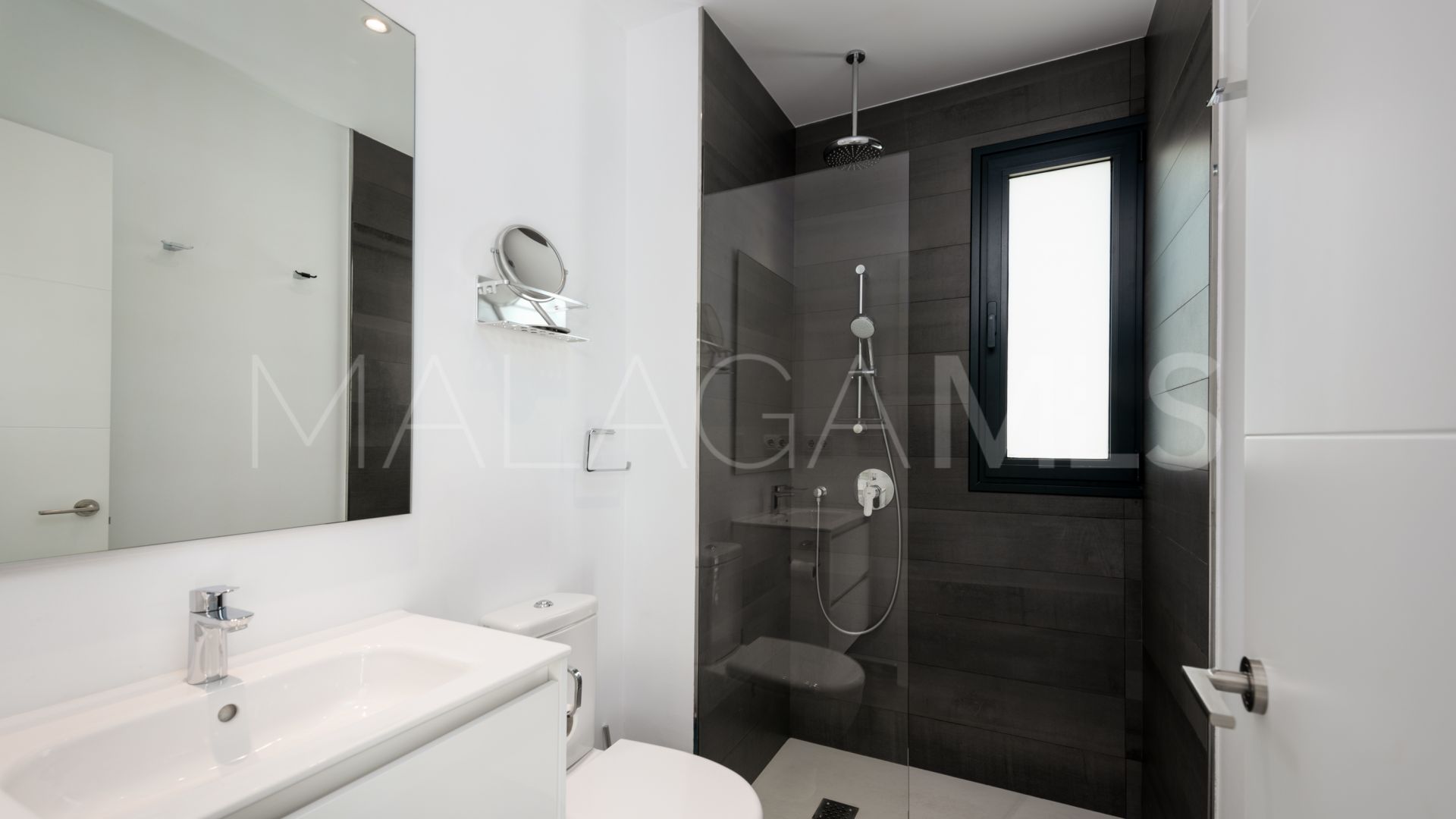 For sale villa with 4 bedrooms in Beach Side New Golden Mile