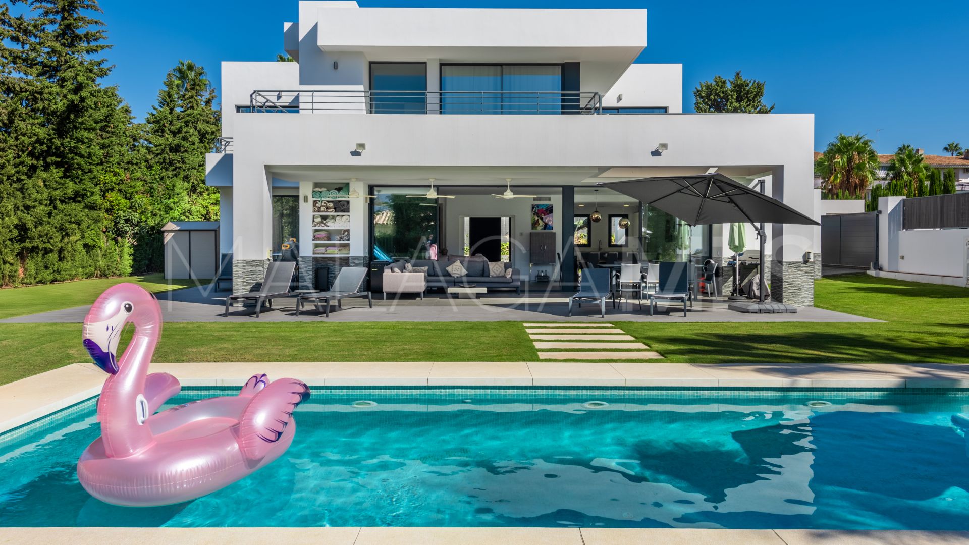 For sale villa with 4 bedrooms in Beach Side New Golden Mile