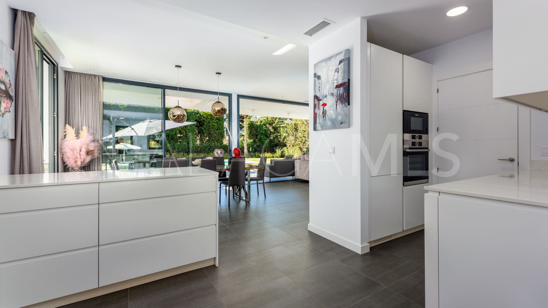 For sale villa with 4 bedrooms in Beach Side New Golden Mile