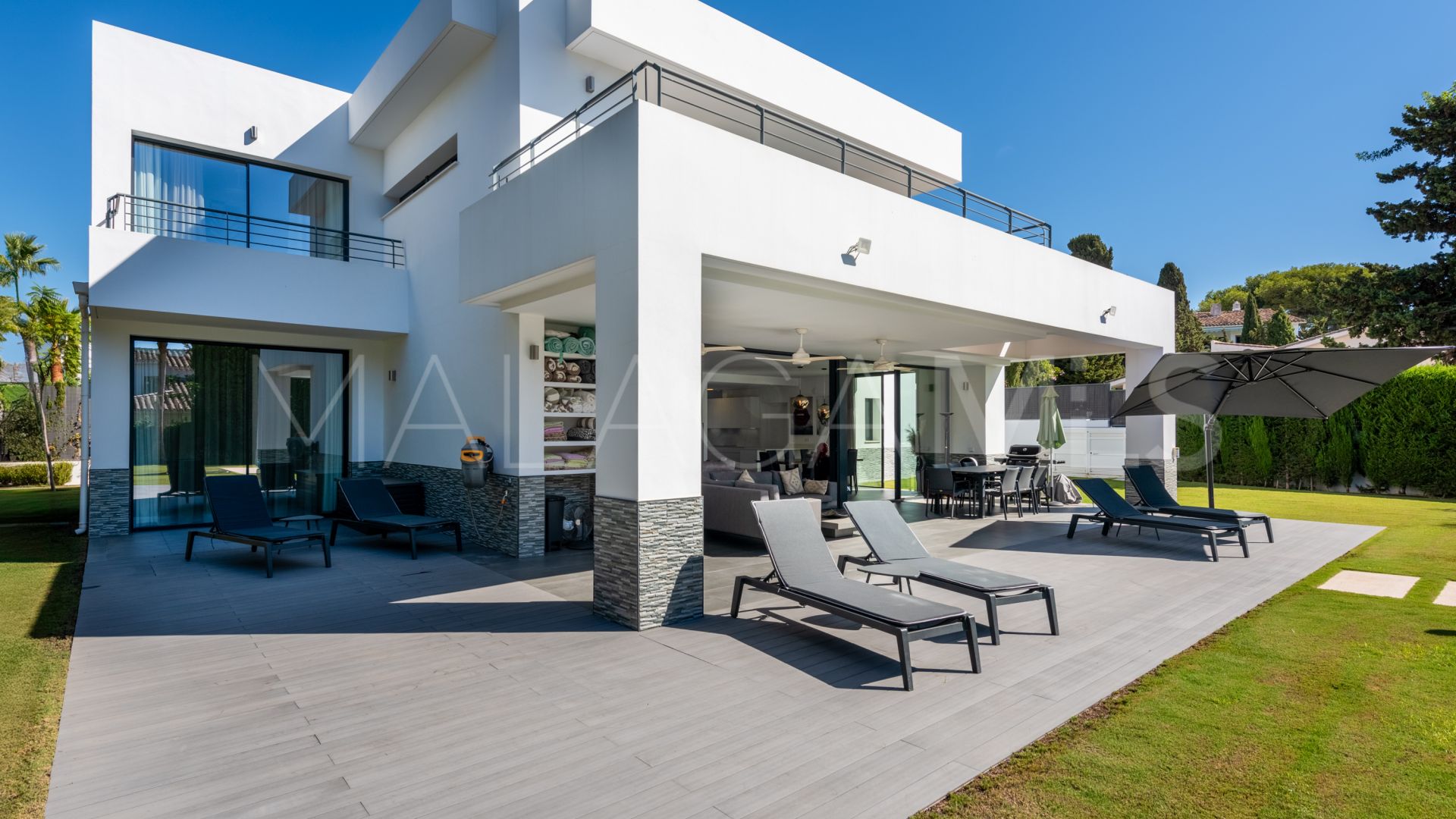 For sale villa with 4 bedrooms in Beach Side New Golden Mile