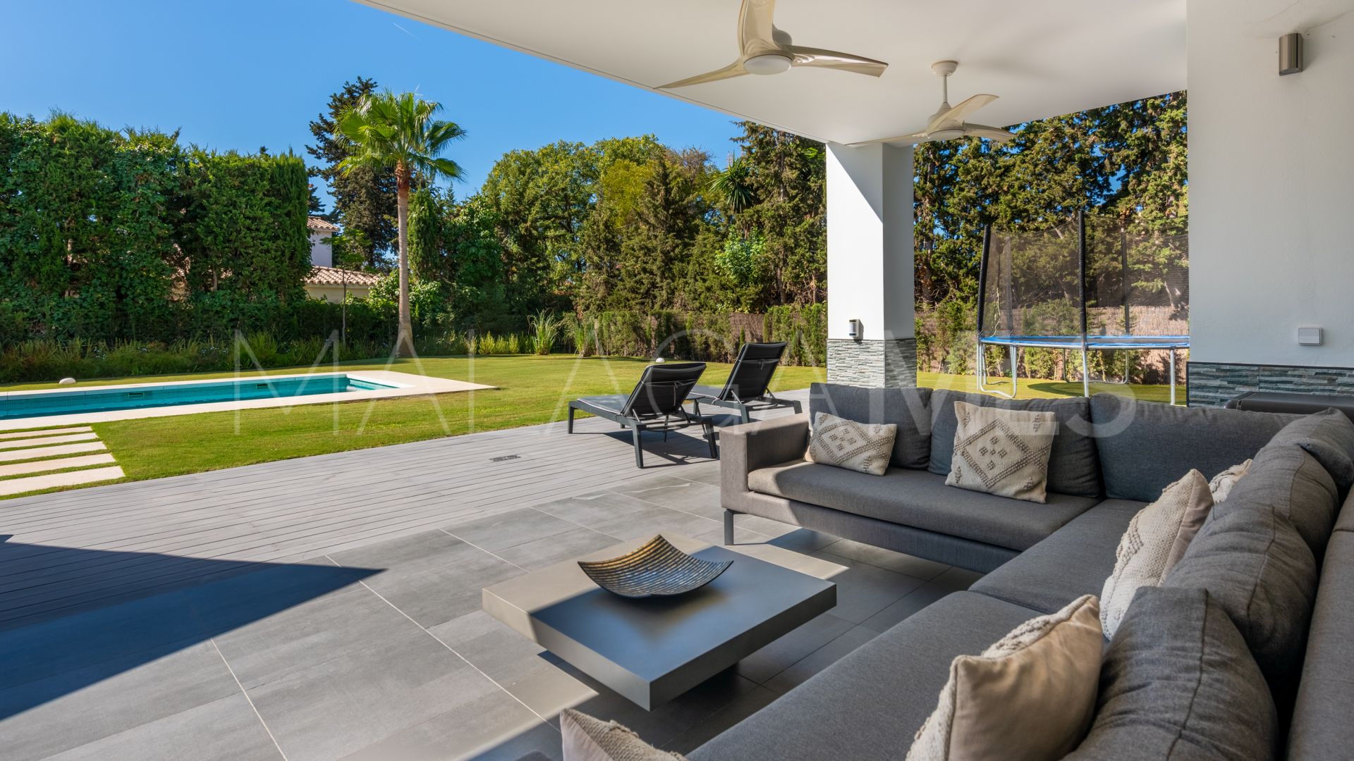 For sale villa with 4 bedrooms in Beach Side New Golden Mile