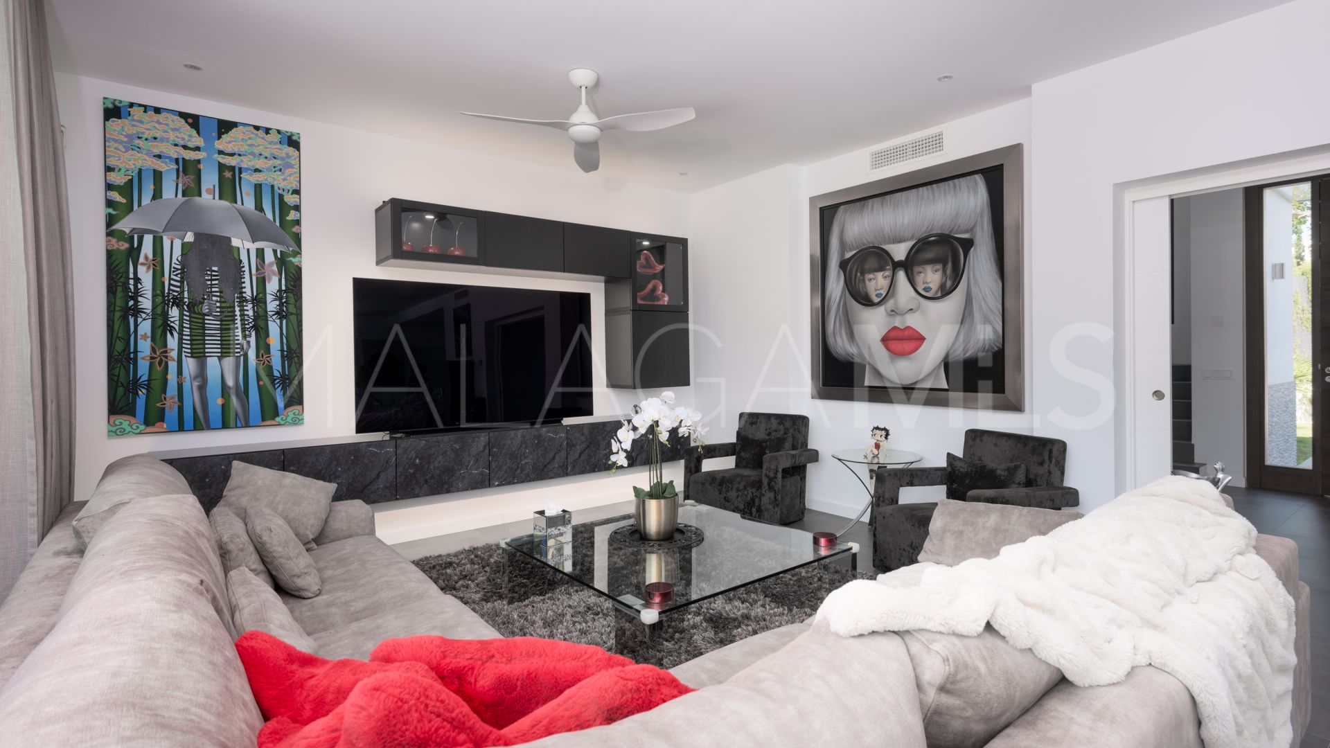 For sale villa with 4 bedrooms in Beach Side New Golden Mile