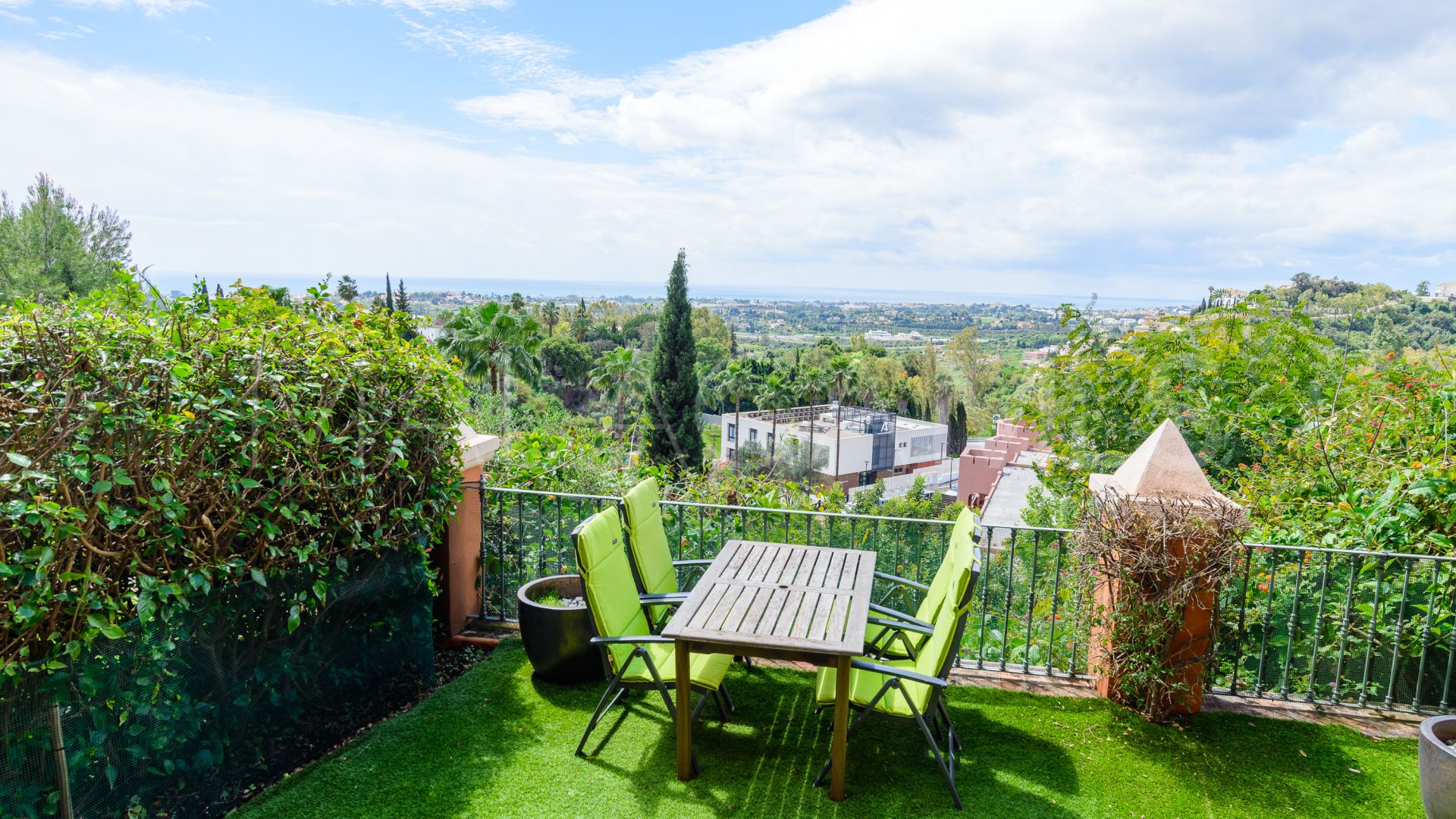 Buy apartamento planta baja in Monte Halcones