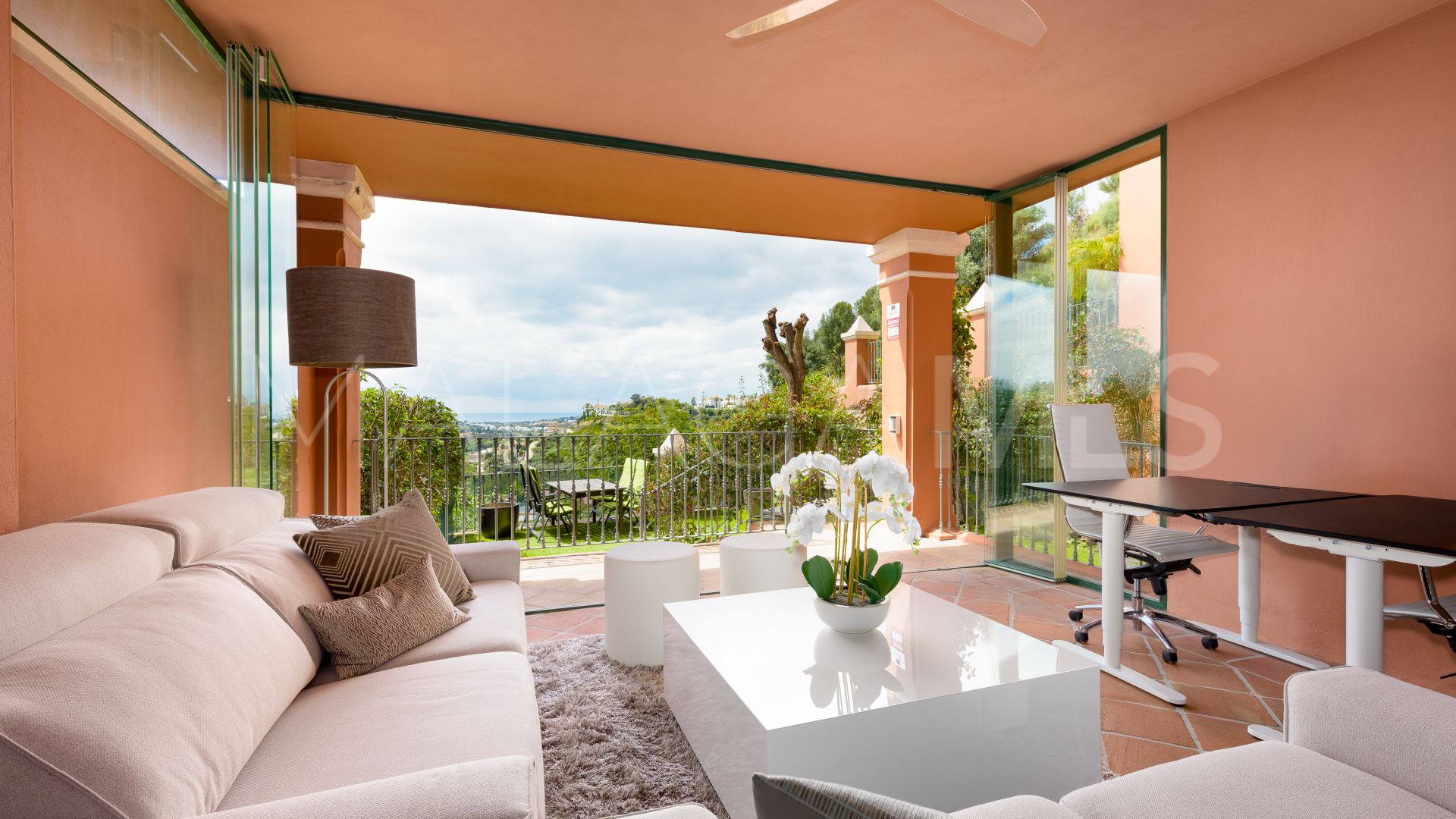 Buy apartamento planta baja in Monte Halcones