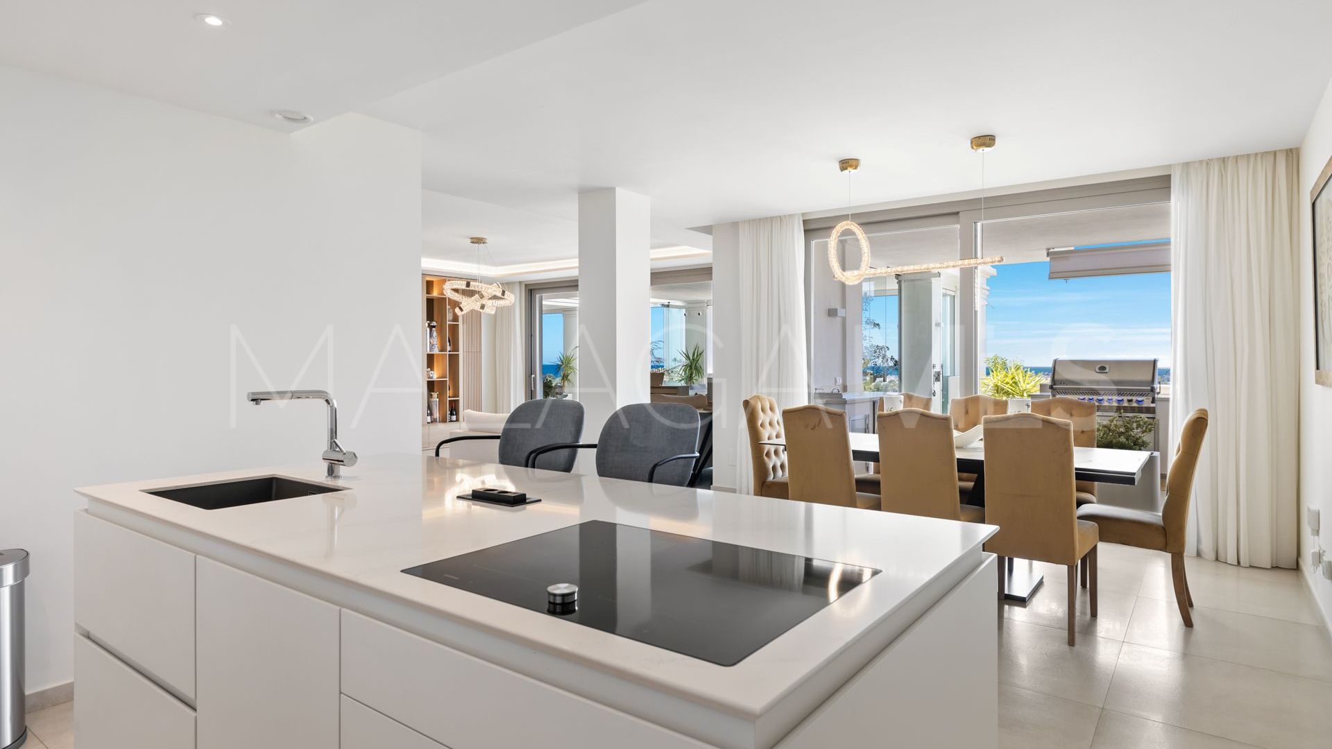 7 bedrooms Nueva Andalucia apartment for sale