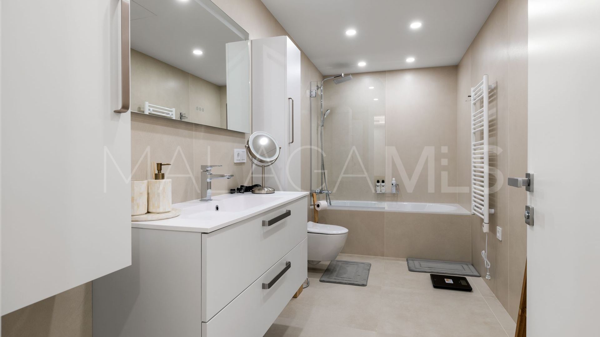 7 bedrooms Nueva Andalucia apartment for sale