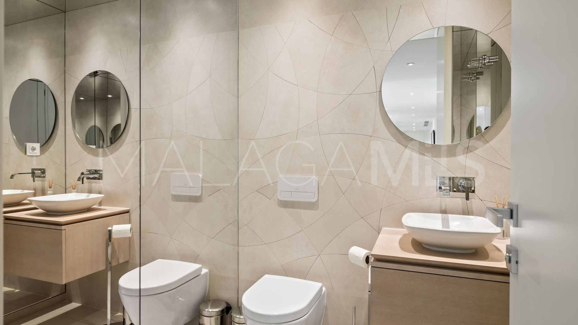 7 bedrooms Nueva Andalucia apartment for sale