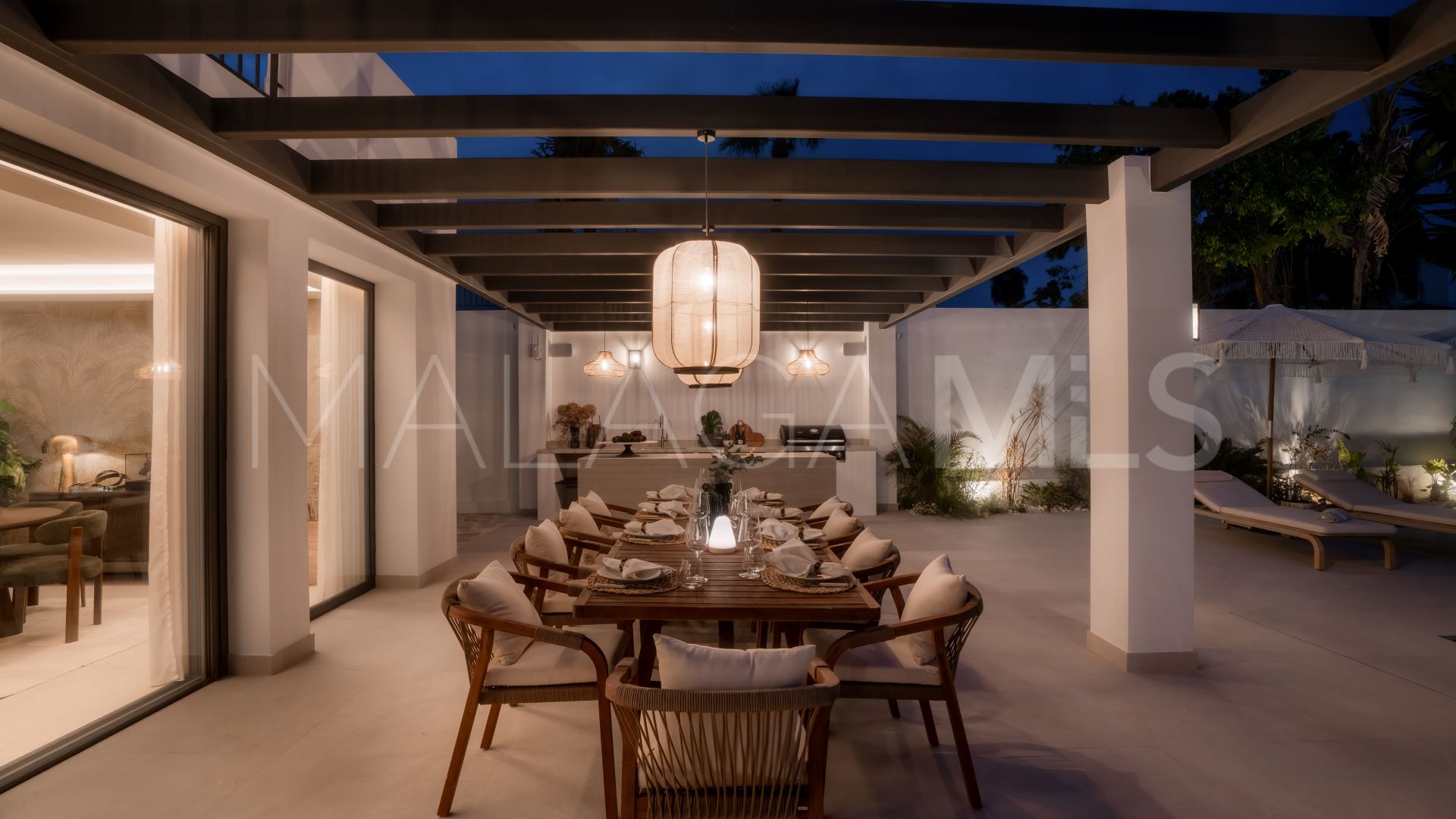 Villa for sale in Nueva Andalucia