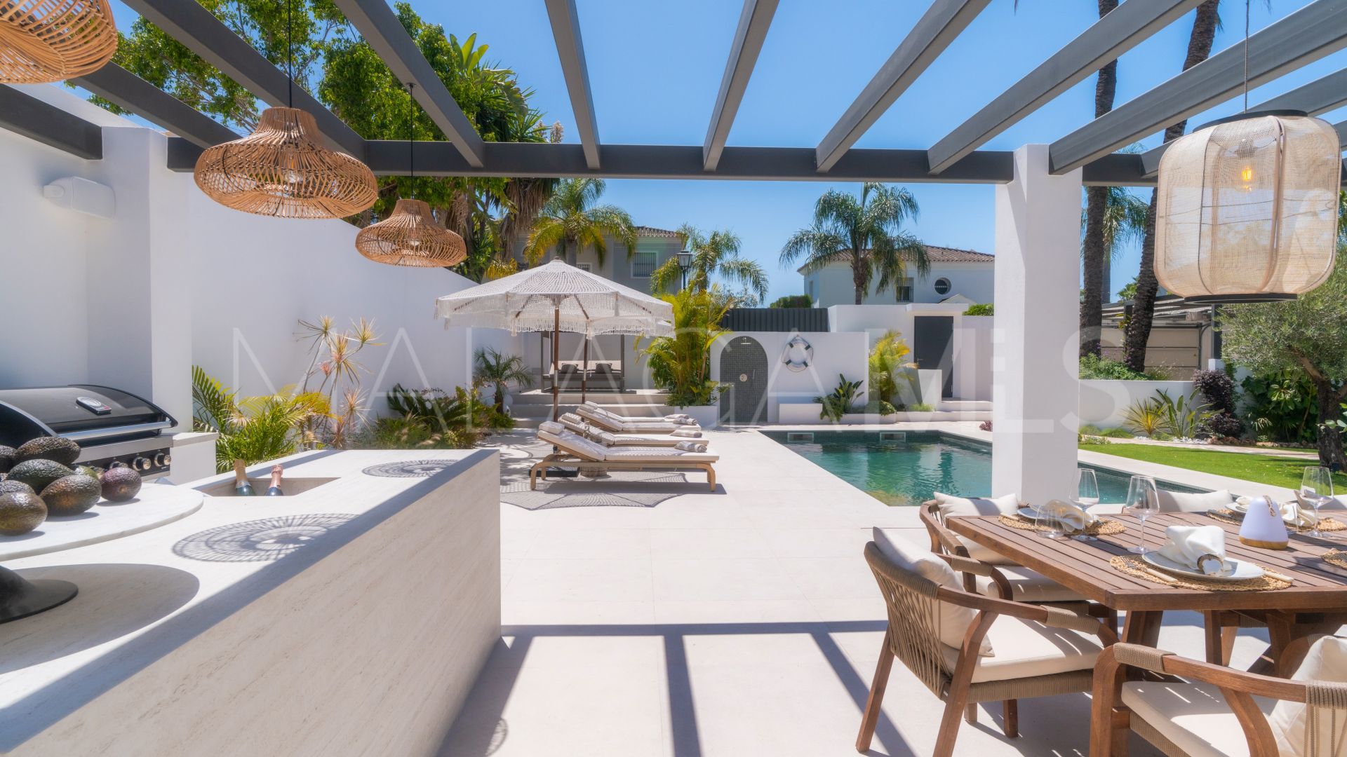 Villa for sale in Nueva Andalucia