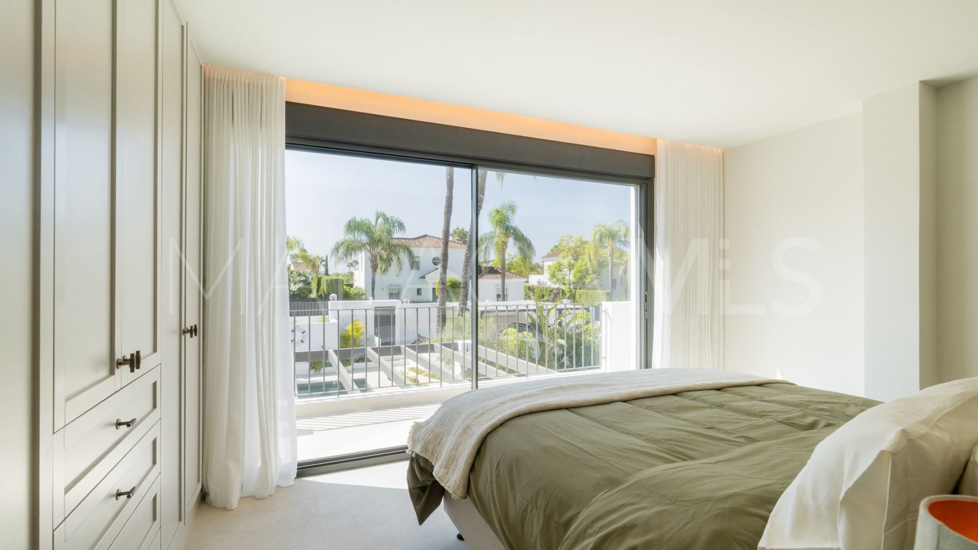 Villa for sale in Nueva Andalucia