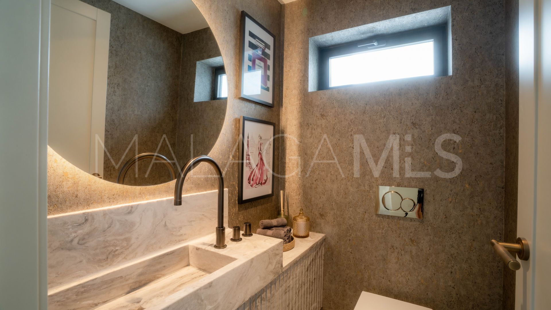 Villa for sale in Nueva Andalucia