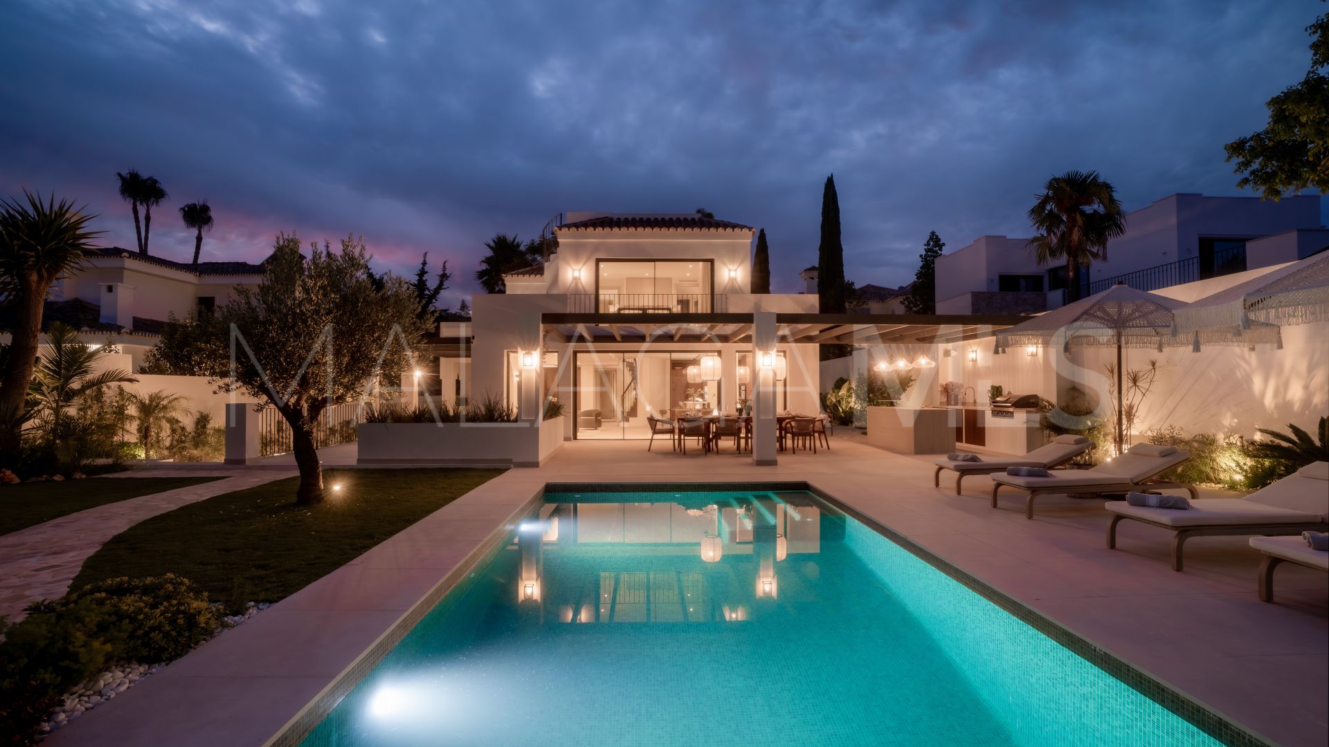Villa for sale in Nueva Andalucia