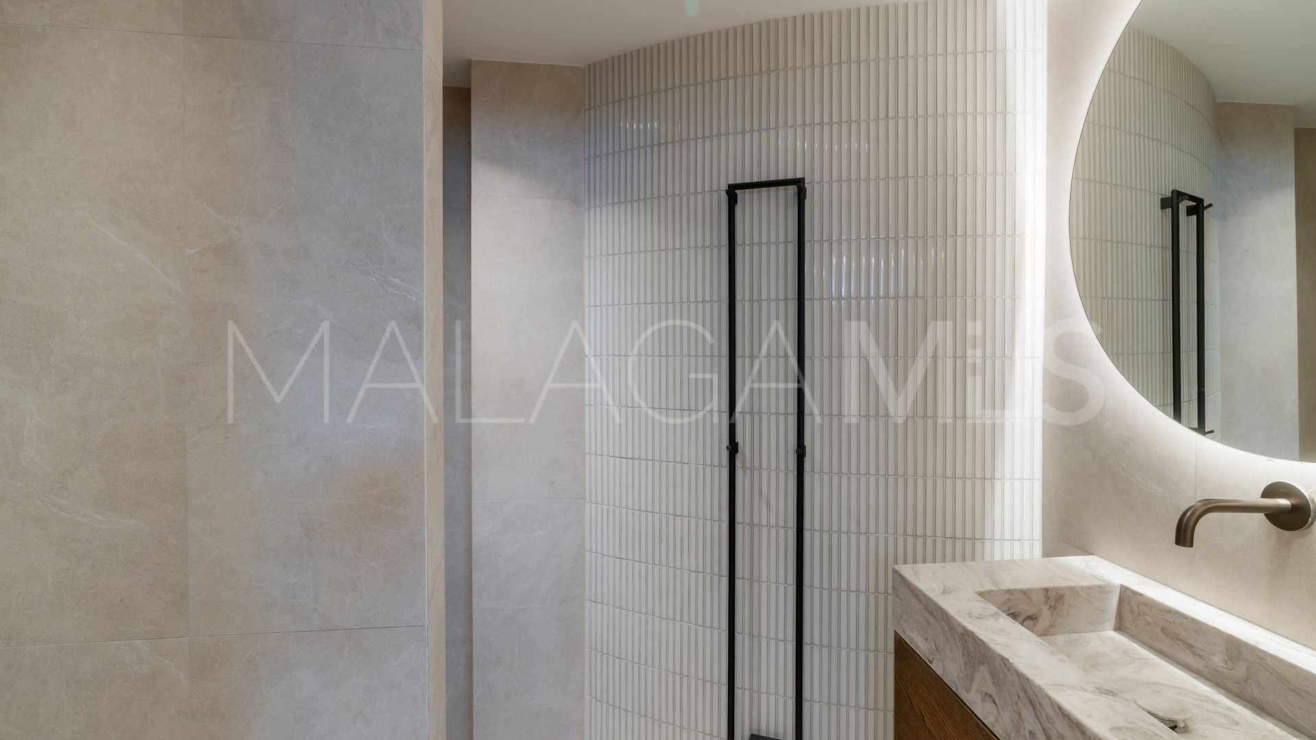 Villa for sale in Nueva Andalucia